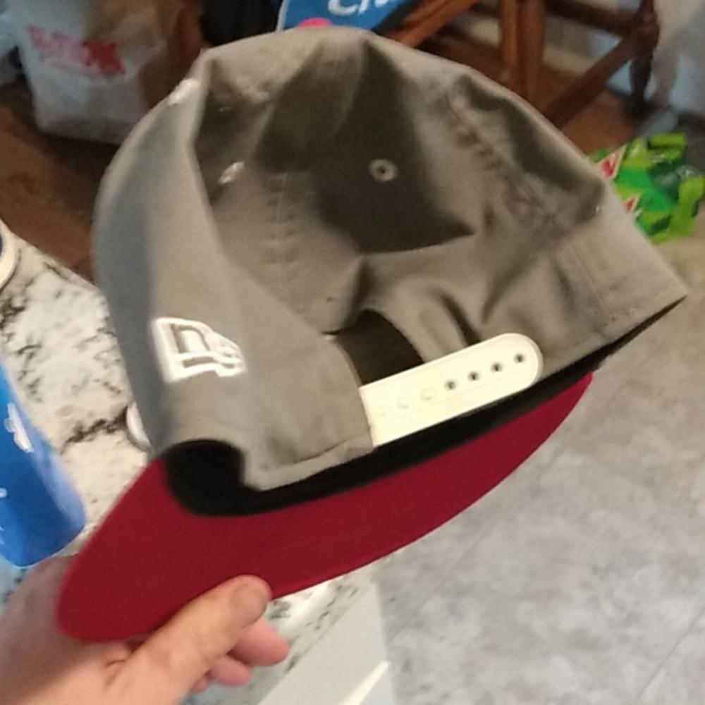 Vintage East Coast college sports snapbacks. - Picture 11 of 17